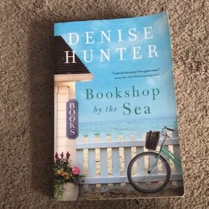 Bookshop by the sea by Denise Hunter